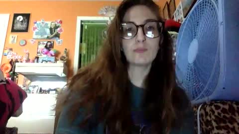 hi guys im back on here 3 online show from April 11, 7:28 pm