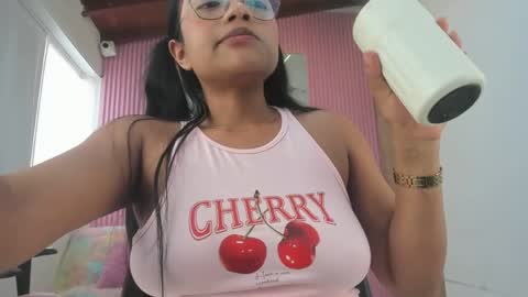 lillyy16 online show from May 12, 4:46 pm