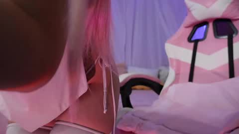 Lilou online show from May 7, 7:39 pm