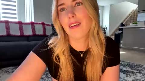 Ava online show from April 9, 1:49 pm