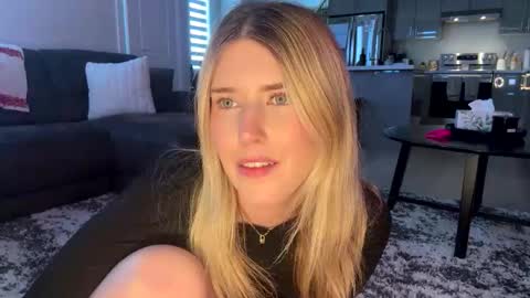 Ava online show from April 7, 5:48 pm