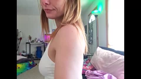 Luna online show from April 28, 3:27 pm