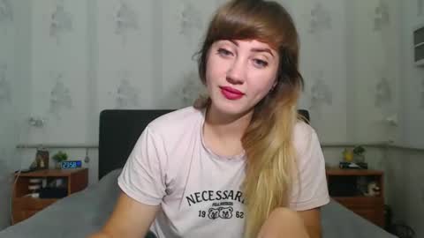lilu_cute25 online show from October 24, 9:00 pm