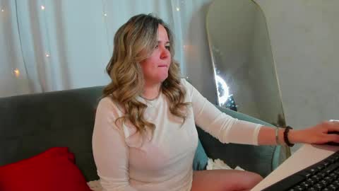Lily online show from May 19, 1:56 am