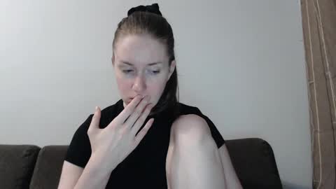 lily_love_x online show from March 16, 10:35 pm