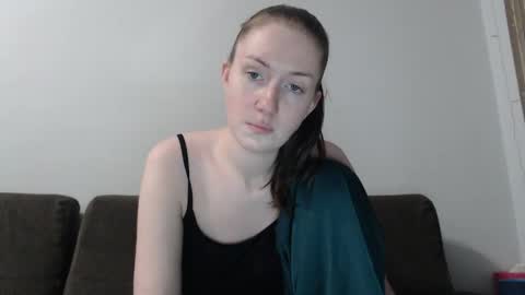 lily_love_x online show from April 30, 11:52 pm