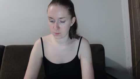 lily_love_x online show from October 12, 11:07 pm