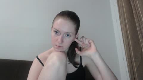lily_love_x online show from May 9, 1:18 am