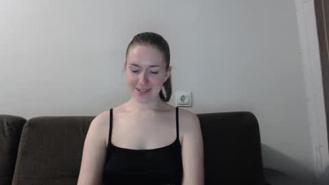 lily_love_x online show from October 10, 10:36 pm