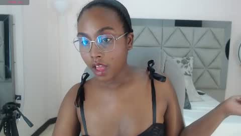 lily_mendoza online show from June 16, 7:37 pm