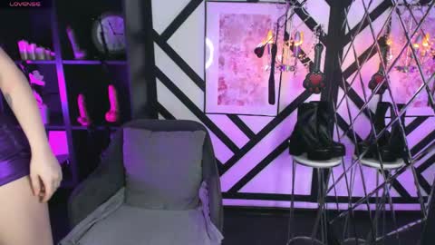 Lily online show from May 6, 2:10 pm