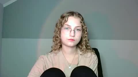 small lily online show from September 8, 3:22 pm