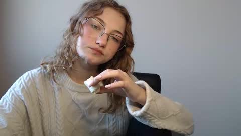 small lily online show from February 28, 1:32 pm