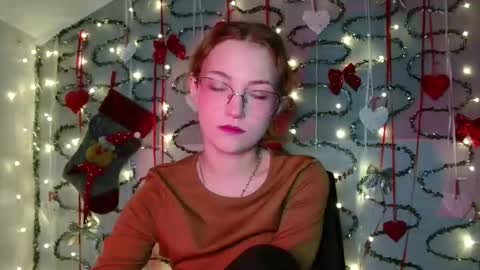 small lily online show from November 19, 6:08 pm