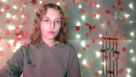 small lily online show from October 19, 3:03 pm