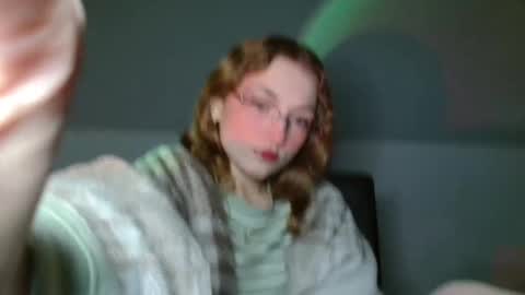 small lily online show from February 5, 6:11 pm