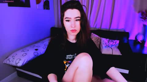 Snapshot of lily_xbaby chatting on March 8, 8:40 am LILY online show from March 8, 8:40 am