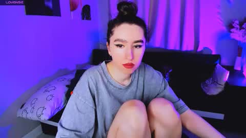 LILY online show from November 19, 7:52 am