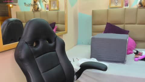 Lily online show from December 16, 9:24 am