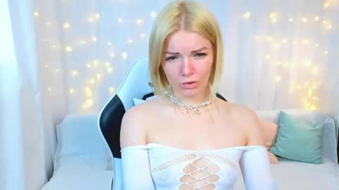 lilydavisss online show from May 12, 2:53 am