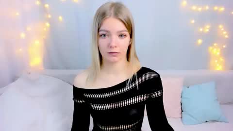 lilydavisss online show from February 13, 3:19 am