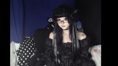 Snapshot of lilyimp chatting on September 27, 8:49 pm LUka online show from September 27, 8:49 pm