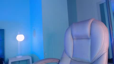 lilyred_ online show from May 26, 3:17 am