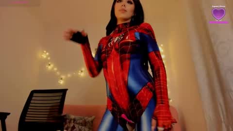 Snapshot of lilyrouse_ chatting on January 16, 5:00 am lily help me to collect more cosplay online show from January 16, 5:00 am
