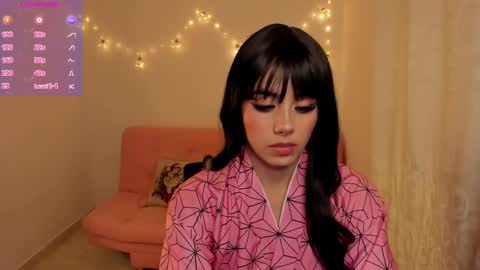Snapshot of lilyrouse_ chatting on January 10, 5:05 am lily help me to collect more cosplay online show from January 10, 5:05 am