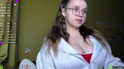 Lily online show from October 20, 12:30 pm