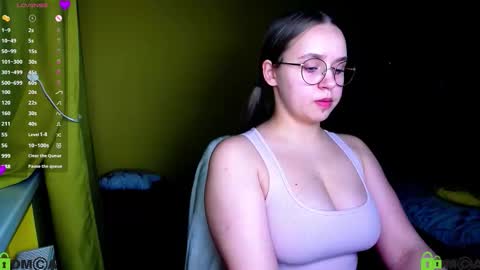 Lily online show from November 25, 9:04 pm