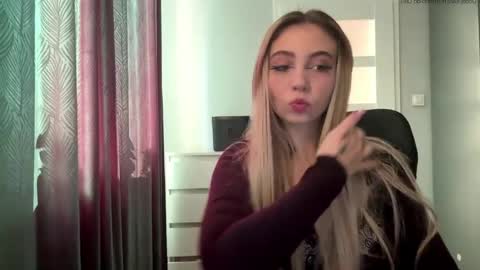 Lily online show from May 25, 4:39 pm