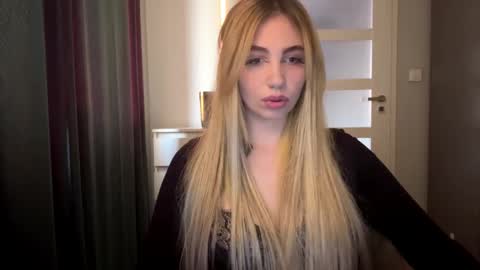 Lily online show from April 27, 6:05 pm