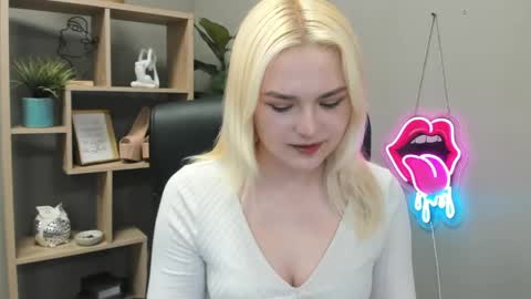 Lily online show from May 14, 6:52 am