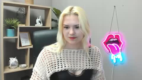 Lily online show from May 22, 7:17 am