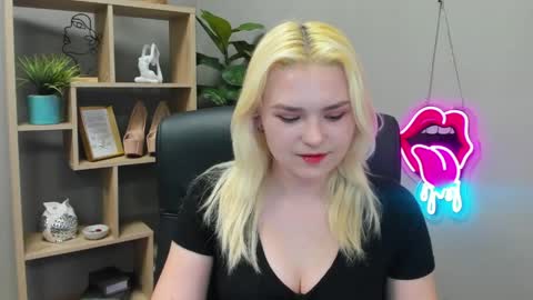 Lily online show from May 7, 7:01 am