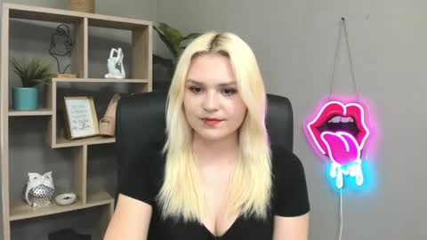 Lily online show from May 25, 1:43 pm
