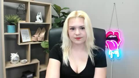 Lily online show from May 15, 7:44 am