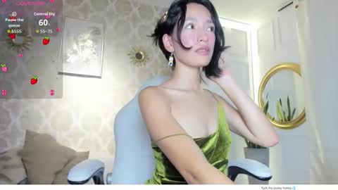 Lilyy online show from May 25, 9:25 pm