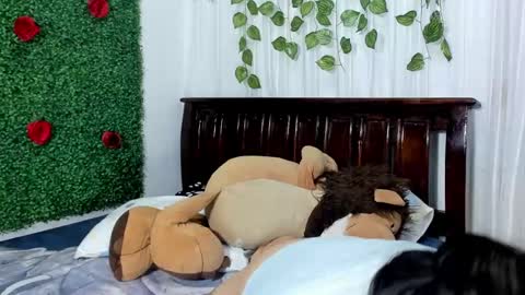 paola online show from February 9, 7:19 pm