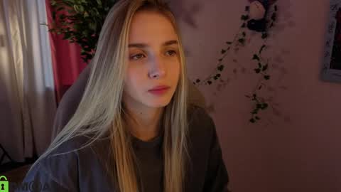 LINA online show from May 4, 1:09 am