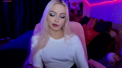 I am Lina online show from January 18, 7:10 pm