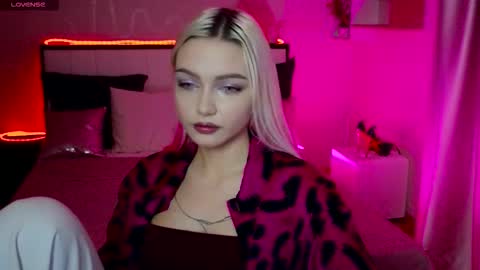 I am Lina online show from November 12, 2:15 pm