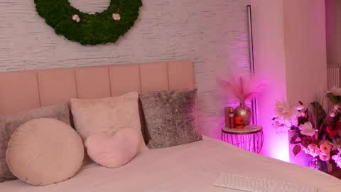 LinaReese online show from December 5, 5:40 am