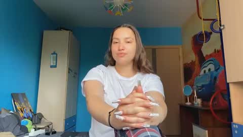 Elin online show from June 19, 7:34 am