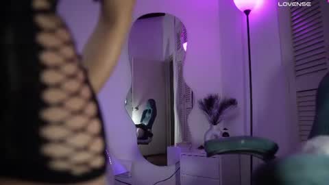 Lincy Rios  online show from July 1, 6:18 pm