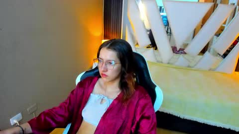  Linda  online show from May 25, 6:51 pm