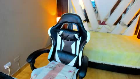 Linda  online show from May 26, 6:51 pm