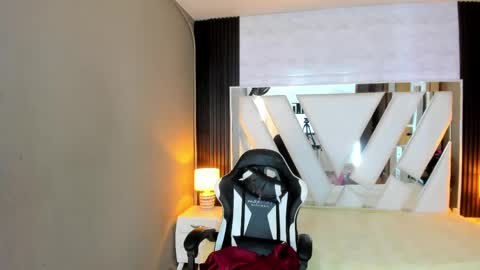 Linda  online show from May 10, 6:43 pm