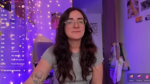 Giggles  online show from November 21, 9:50 pm